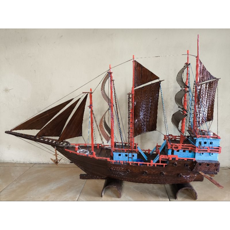 Miniatur Kapal Layar Kayu