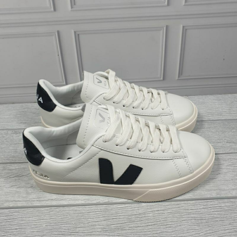 SEPATU VEJA BLACK WHITE