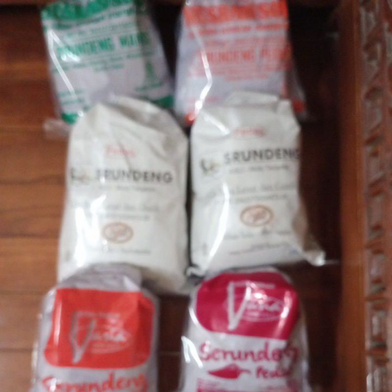 

pesan 5 macam bobot 1 kg Serundeng Solo Srundeng kelapa oleh oleh khas solo