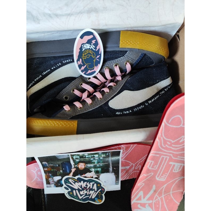 Sepatu Campess X isser 'semesta ilusimu' BNIB size 43