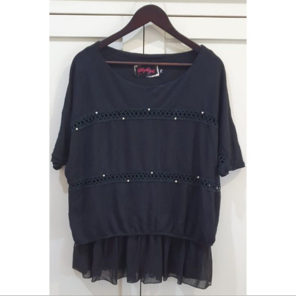 Atasan wanita warna hitam polos bawah renda sifon preloved