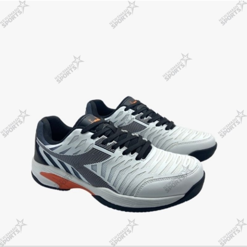 sepatu tenis diadora kasuki white