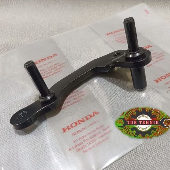 PLAT BESI DUDUKAN KALIPER REM BREKET KALIPER REM DEPAN HONDA VARIO 125 VARIO 150 GENIO