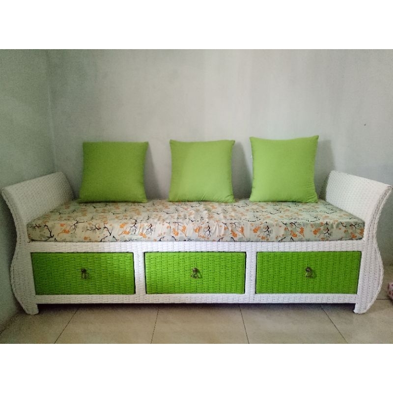 Sofa lige angsa dari rotan sintetis