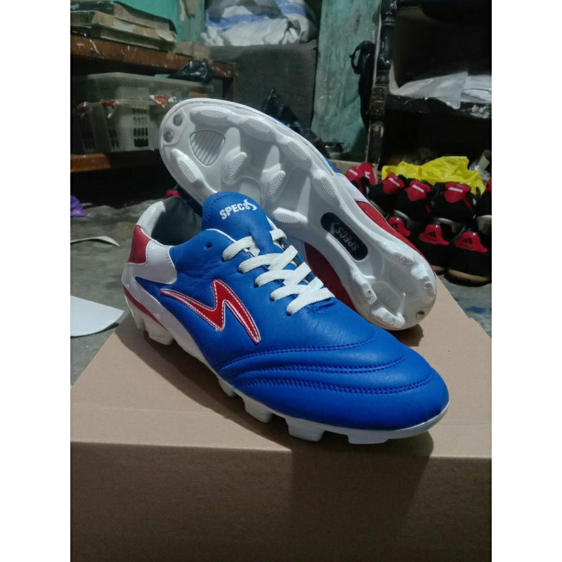 sepatu bola kulit sapi