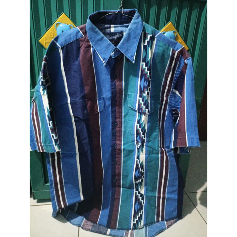 kemeja Wrangler motif
