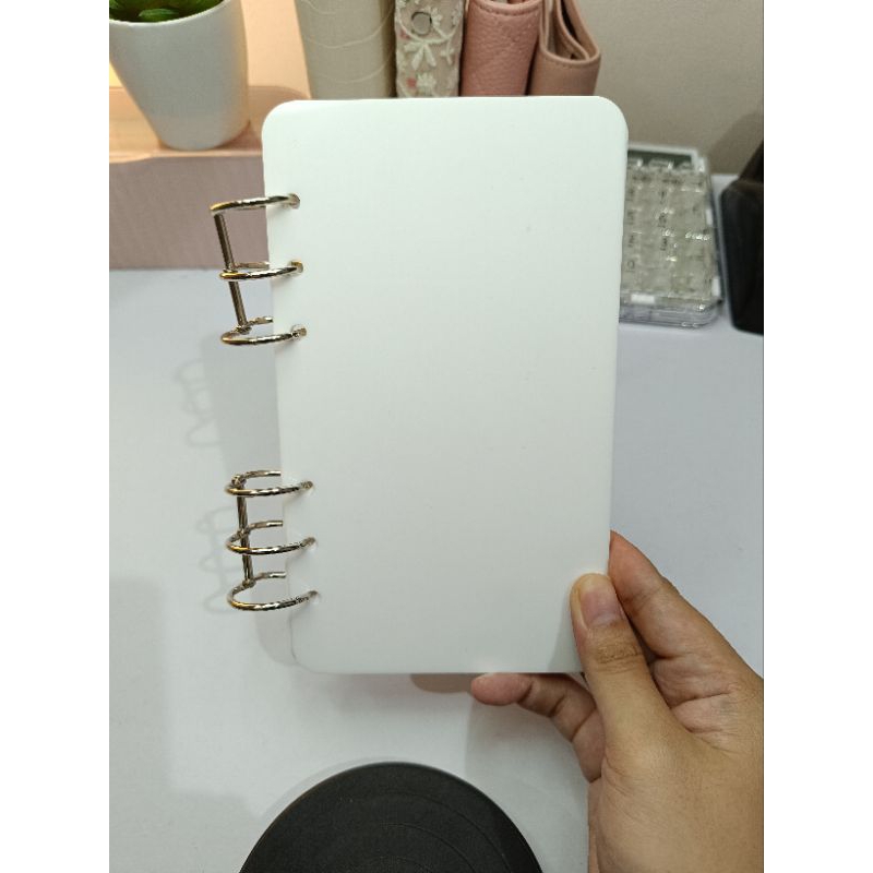 

Binder Akrilik Putih A6