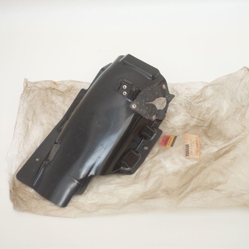SPAKBOR BELAKANG TENGAH INNER FENDER YAMAHA DT100 1976 DT100C 1972 DTC DT175 DT175C 1976 ORIGINAL NO