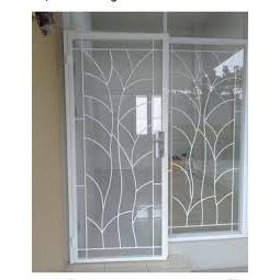 teralis jendela motif bunga