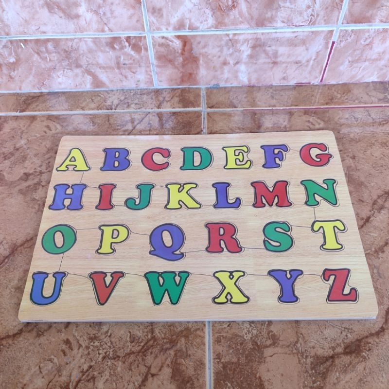 Puzzle huruf abjad besar