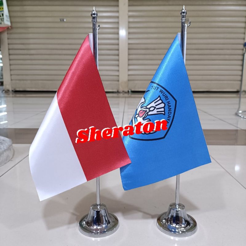 

tiang stenlis meja+bendera sekolah bendera TUT WURI dasar biru+Indonesia
