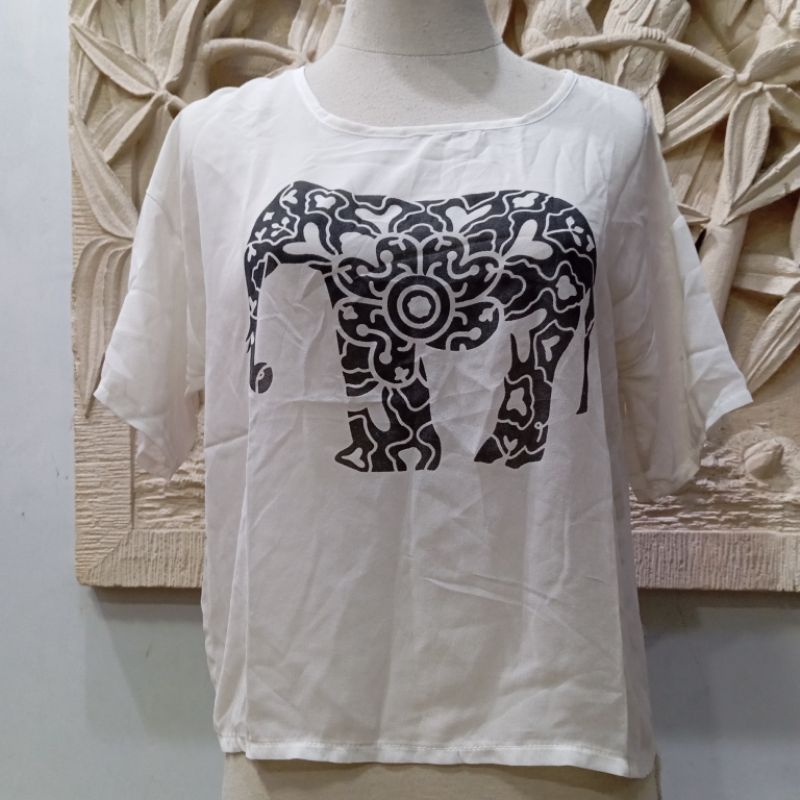 Atasan Wanita / Blouse Putih Motif Gajah Prelove