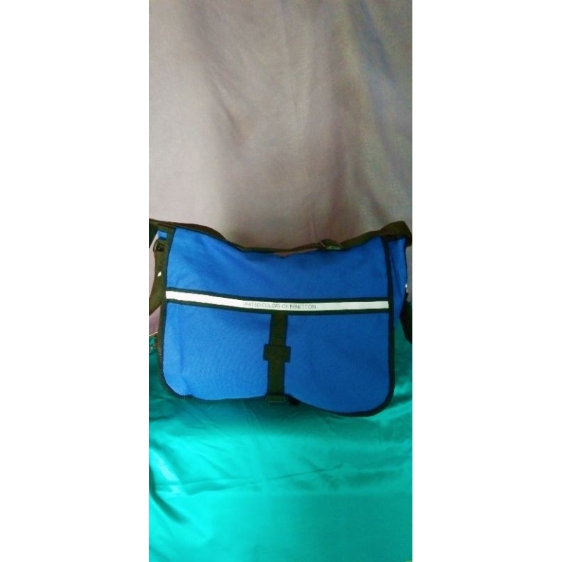 P♥️ Tas Selempang Biru United Benetton