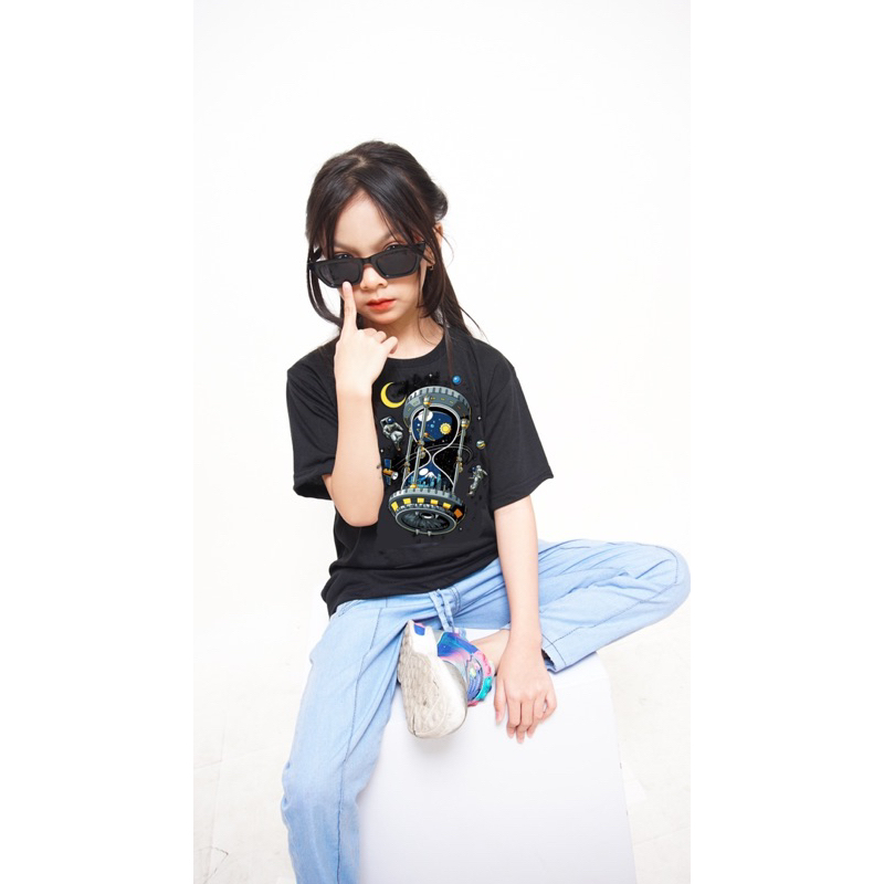 kaos anak astronot jam pasir