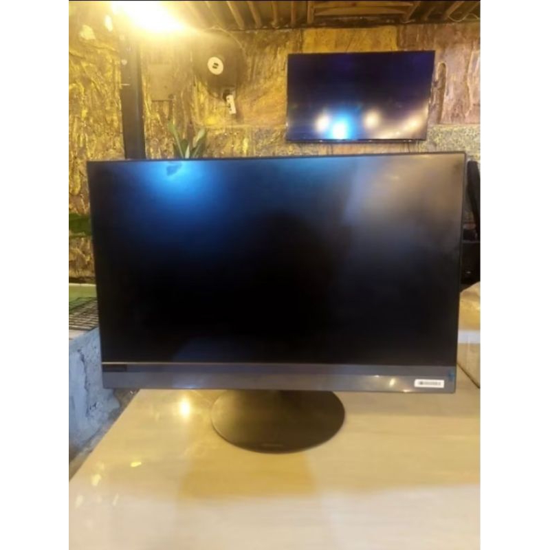 all in One Lenovo premles core i3 gen7 ram 4GB HDD 1TB mulus