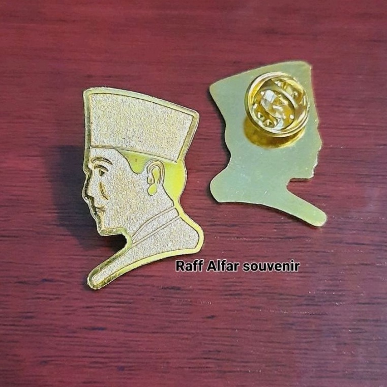 PIN SOEKARNO MODEL PREMIUM KUNINGAN TEBAL KODE Y8A5