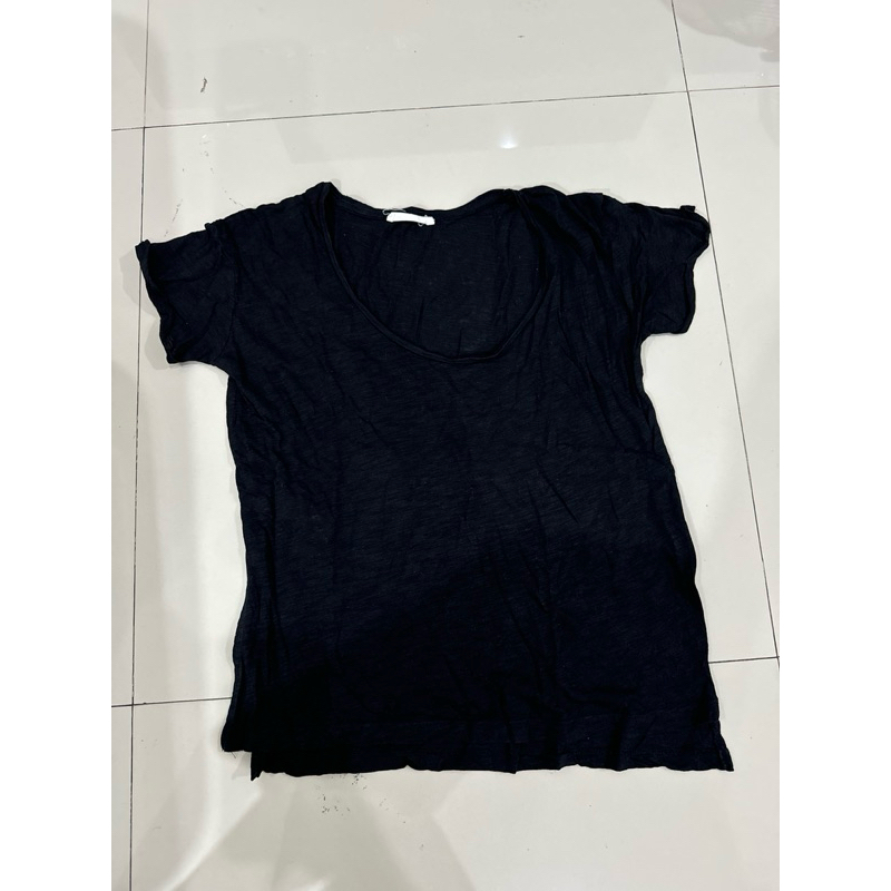 PRELOVED Kaos Mango Wanita Hitam Adem