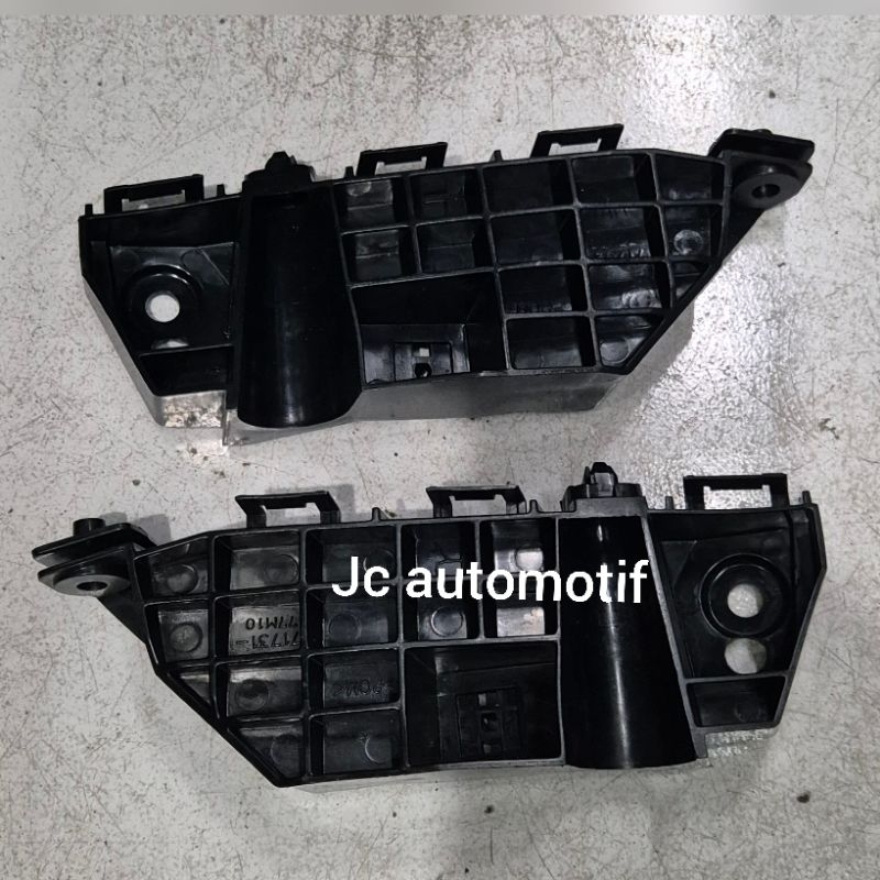 Breket bemper depan ertiga atau pengait bemper ertiga 2012 2013 2014 2015 2016 2017