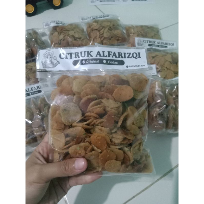 

CITRUK MORING 250 Gr Cemilan Kriuk Gurih dan Enak / MAKANAN KERING GURIH PEDAS DAUN JERUK