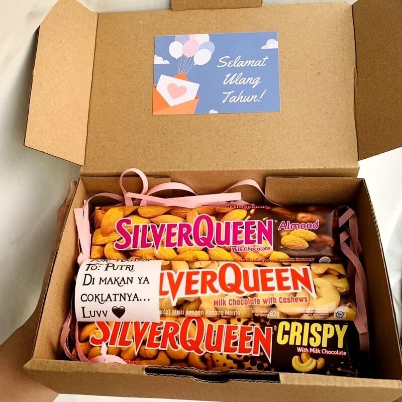 

KADO HAMPERS COKLAT SILVERQUEEN 3 PCS 62 gr UNTUK HADIAH VALENTINE PACAR CEWEK COWOK