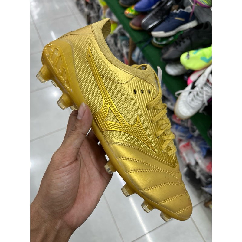 Sepatu Bola Mizuno Beta 3 Gold Metalic