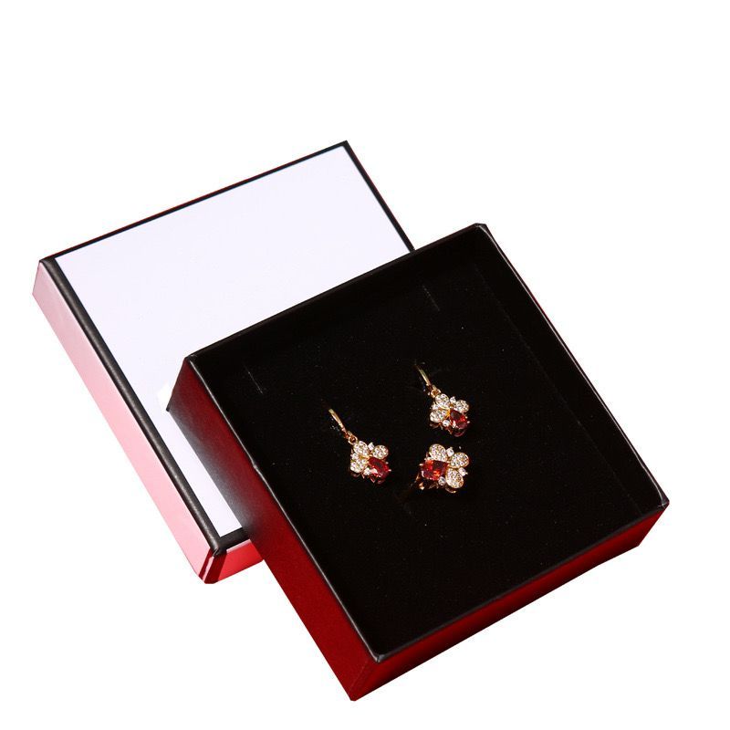 

Box Perhiasan List Putih Premium Jewelry Box Sovenir Pesta Gift Box Dus Cincin Gleang Kalung Ulang Tahun Wedding