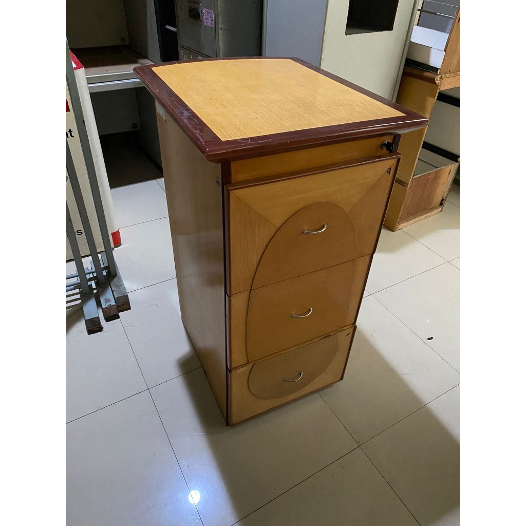 LEMARI 3 LACI BAHAN KAYU SECOND SEKEN BEKAS UKURAN 50 X73 X 110