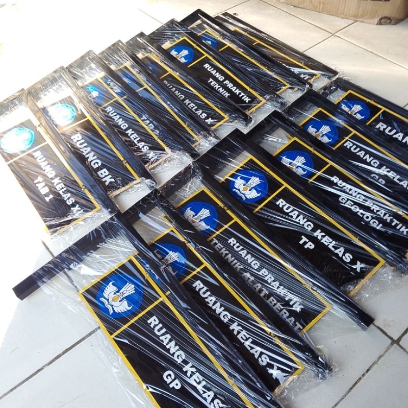 PLANG NAMA KELAS
