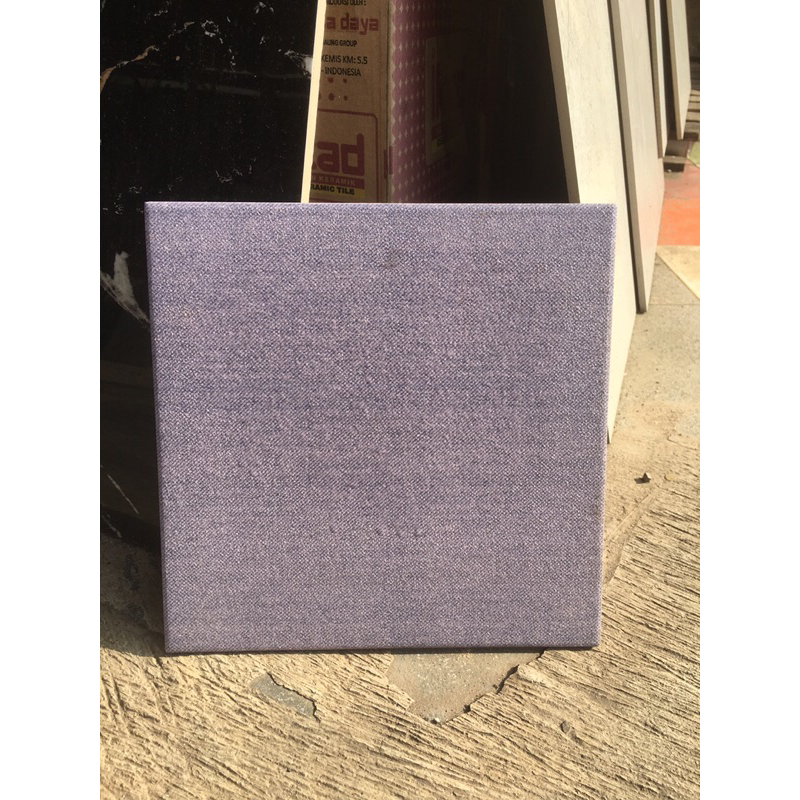 keramik lantai kamar mandi kasar ungu matt 25x25 kualitas 1
