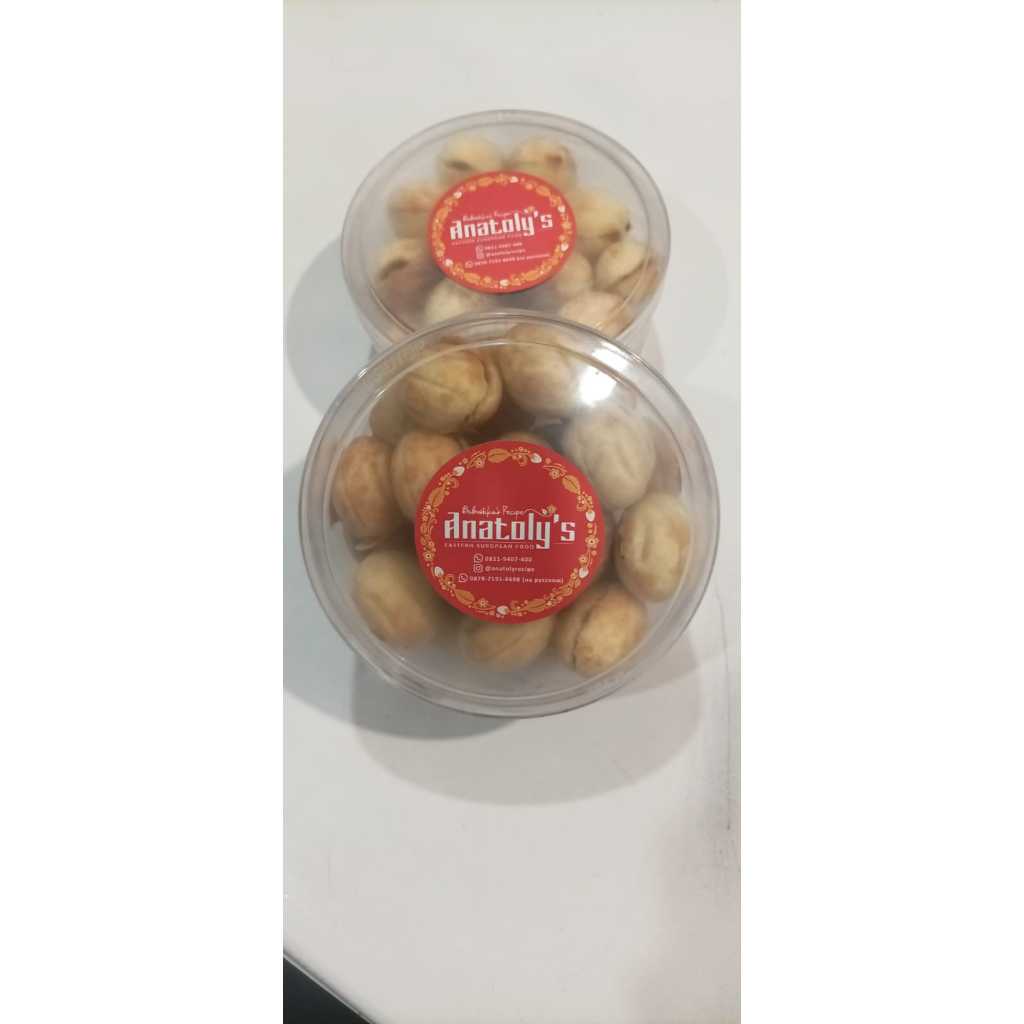 

Nuts shaped Cookies with Caramel