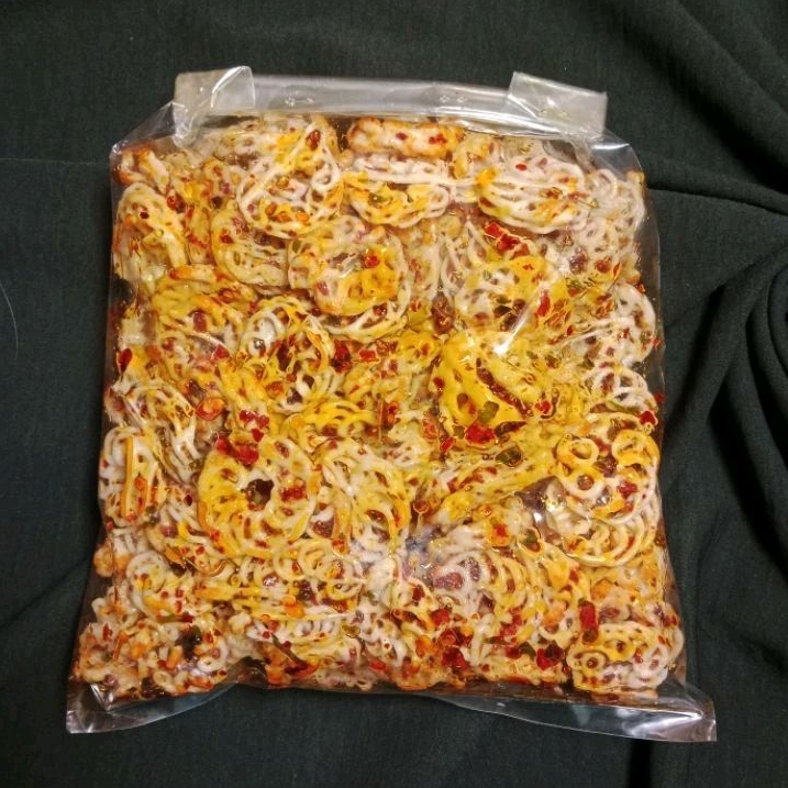 

Kerupuk Rafael viral kerupuk pedo pedas daun jeruk isi 500 gram