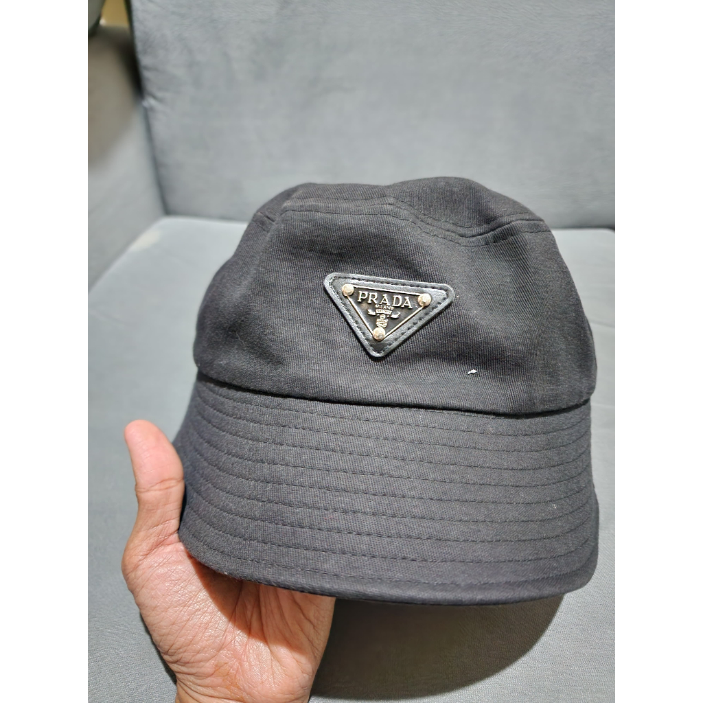 TOPI PRADA SECOND ORIGINAL KONDISI LIKE NEW