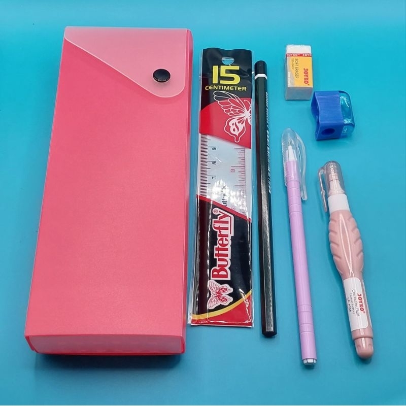 

Perlengkapan alat tulis sekolah Joyko 1 set 7 IN 1 / Tempat pensil mika, tip x cair, penggaris 15cm, pensil ,pulpen, penghapus , rautan