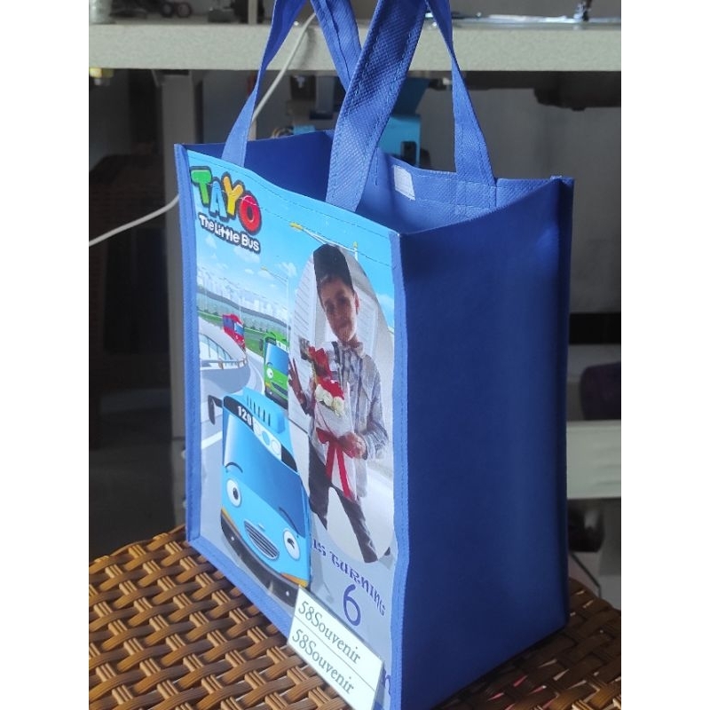 

Tas pesta ulang tahun tas anak tas ultah tas kado tas souvenir P20Cm T25Cm L13Cm ( Free desaign )