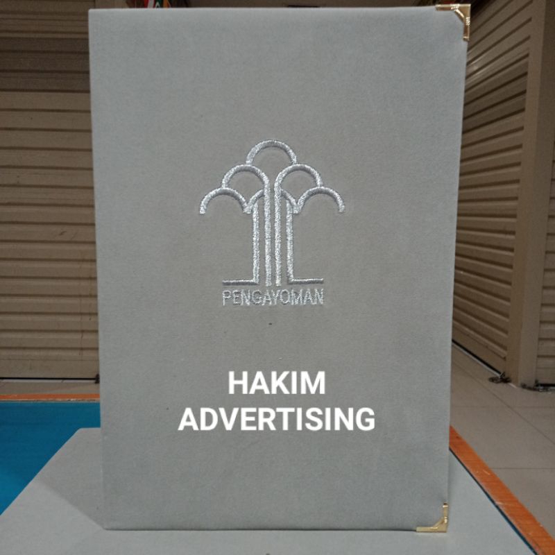 

Map pengayoman bahan bludru logo bordir ukuran F4 berkualitas