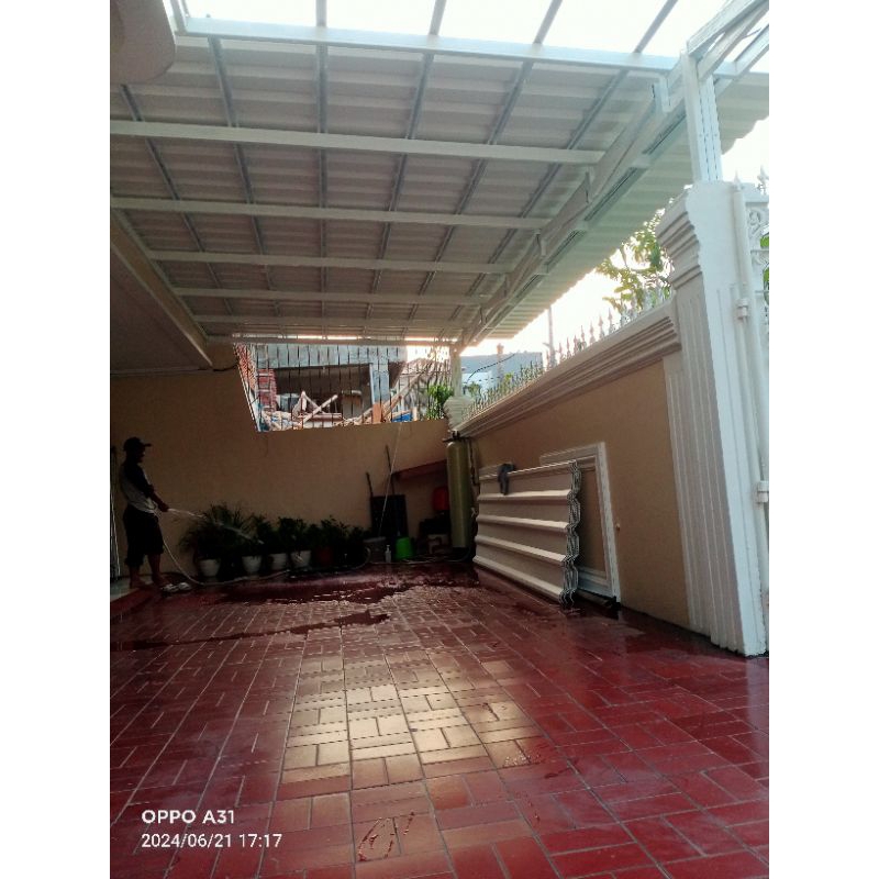 kanopi bajaringan di cat putih atap alderon