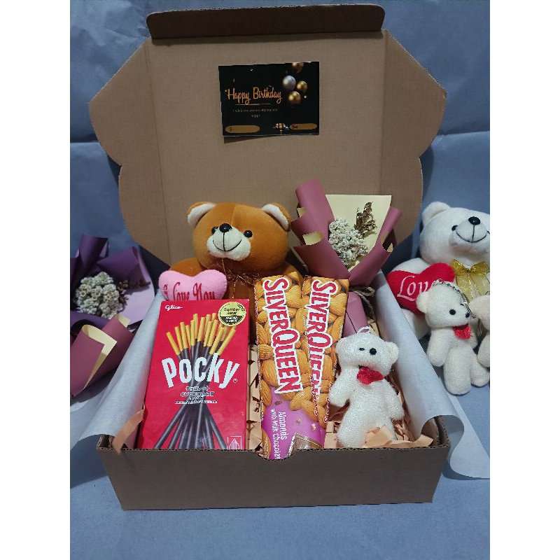 

HAMPERS SNACK BOX BONEKA CEWEK - Hampers Boneka Snack- Gift Box Boneka Cewek - Kado Hadiah Cewek - Hadiah Wisuda/Ulang Tahun