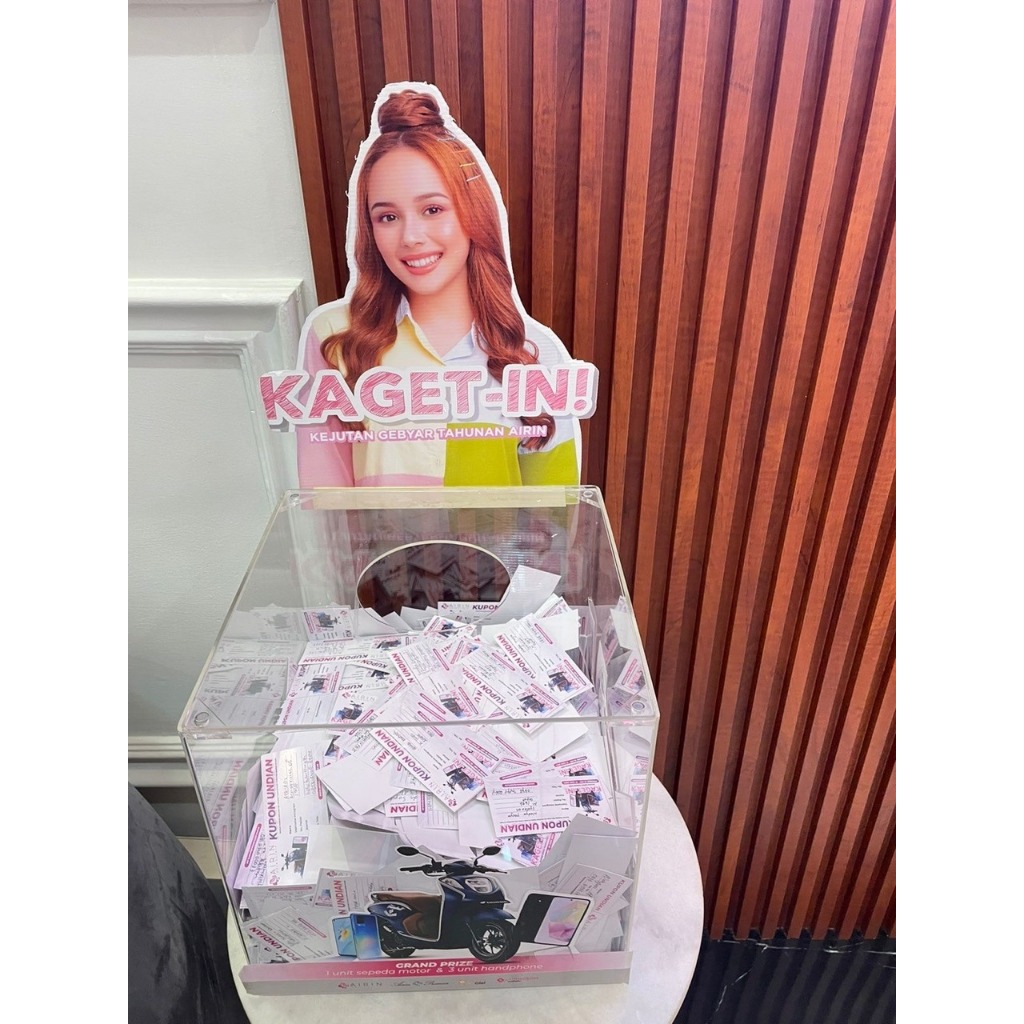 

Kotak Undian Acrylic PxLxT 30x30x35cm