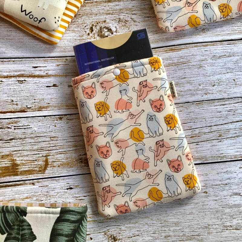 

KHANAKA Cat Booksleeve | cover buku | kantong buku