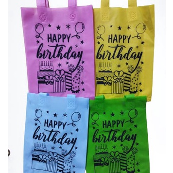 

KF7 Harga perlusin isi 12pcs goodie bag ULTAH tali uk 25x35x8 58gsm