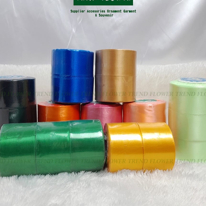 

Langka PITA SATIN 2 INCH LEBAR 5 CM pita potong 2 inch 5 cm warna warni hiasan hampers souvenir seserahan pita kilap