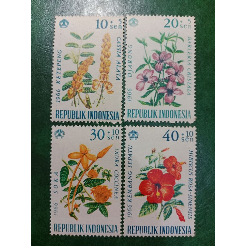 

Prangko Indonesia 4 pcs bunga seri 2 tahun 1966 UN USED