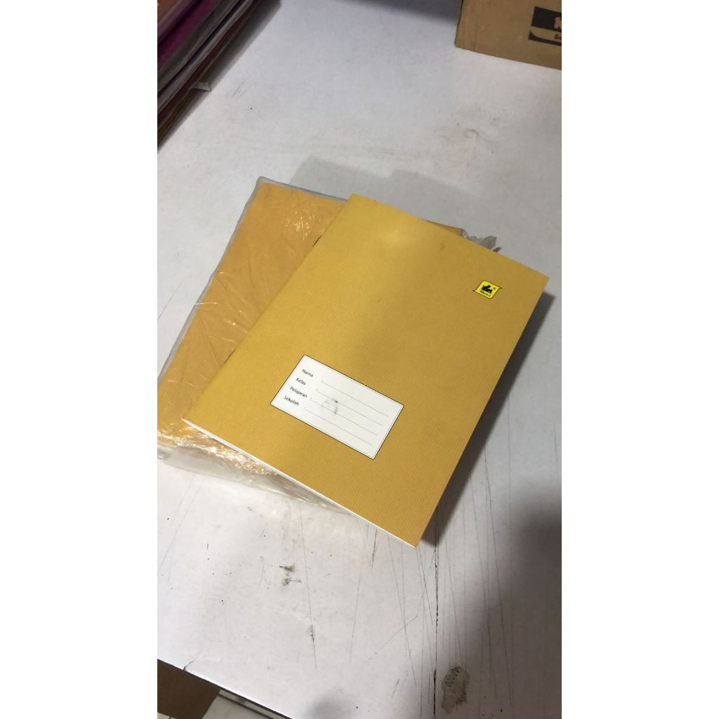 

buku tulis merk standart isi 60lembar 1pcs