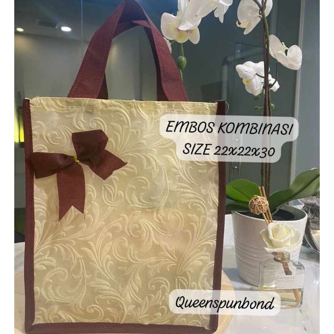 

Hot Tas hajatan Embos Kombinasi uk22x22x3cm PxLxT Harga LUSIN isi 12pcs