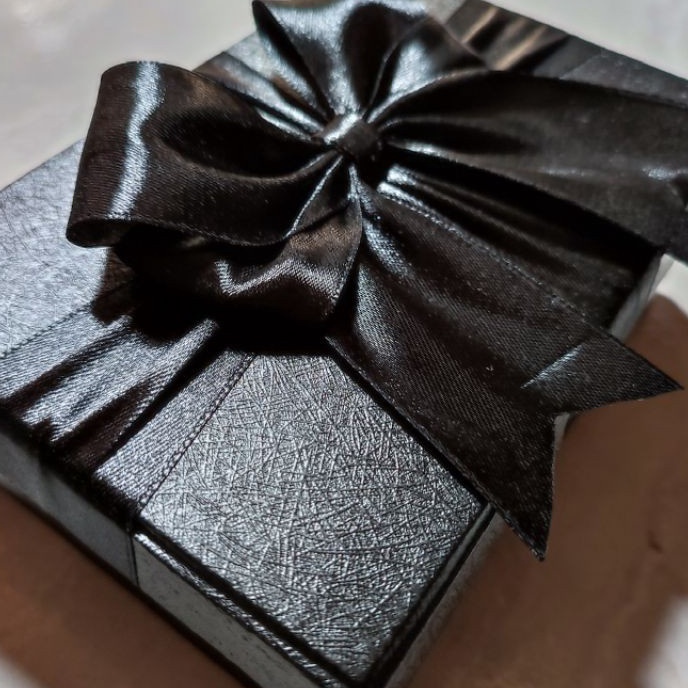 

Ekstra BOX KADO HARDBOX HITAM PITA HITAM KOTAK HADIAH EXCLUSIVE