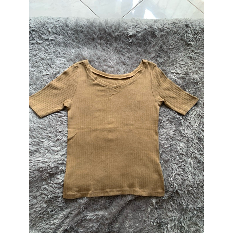 Preloved T-shirt Uniqlo rajut Original