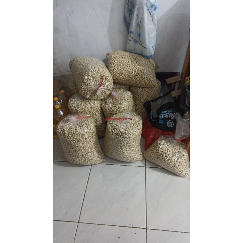 

kacang mete mentah