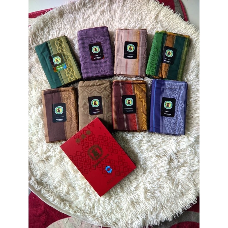 sarung gajah duduk sarumpun dus merah