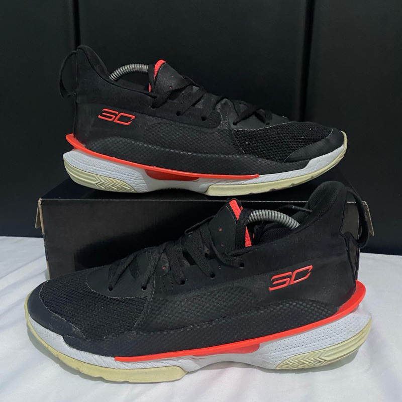 SEPATU BASKET RUNNING RIANG UNDER AMOUR SZ 42,5