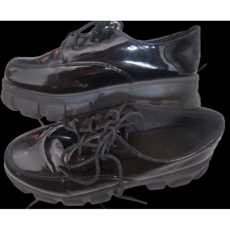 SEPATU DOCMART (CAROUSEL)